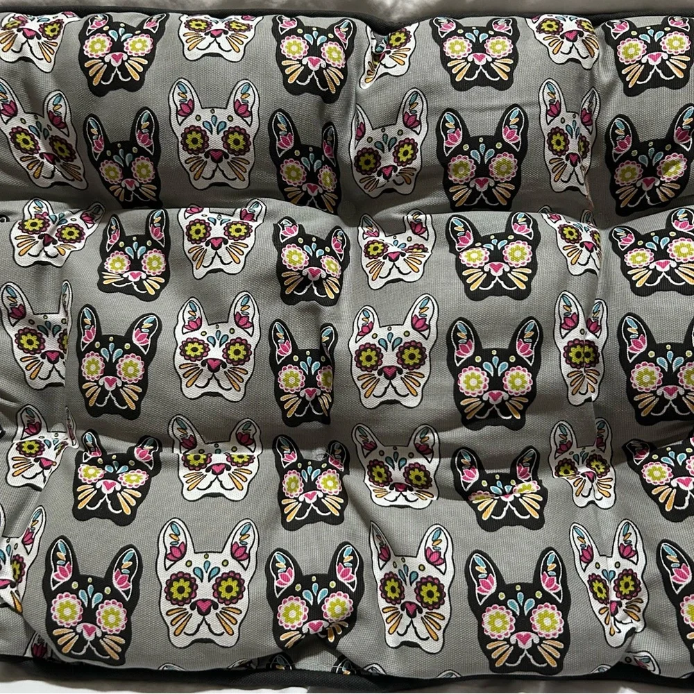 Skull & Bones Cat Sugar Skull Day of the Dead Dog Cat Bed NEW NWT